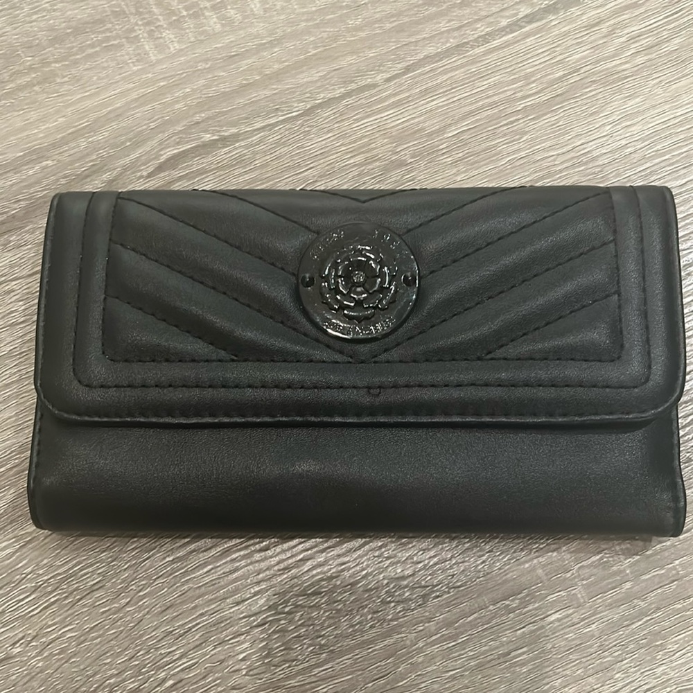 Guess full sized fold wallet